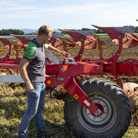 Оборотный плуг SERVO T 6000